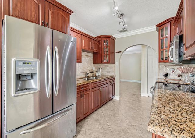 4917 Luqui Court, West Palm Beach, FL 33415