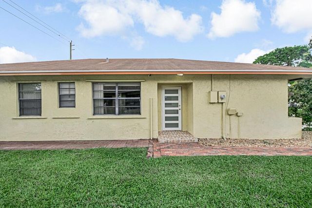 4917 Luqui Court, West Palm Beach, FL 33415