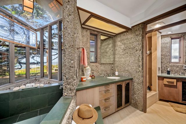 2431 Sherwood Drive, Cambria, CA 93428