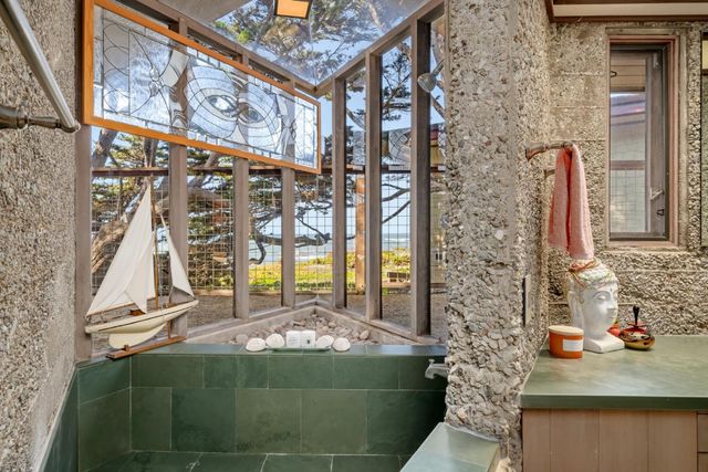 2431 Sherwood Drive, Cambria, CA 93428