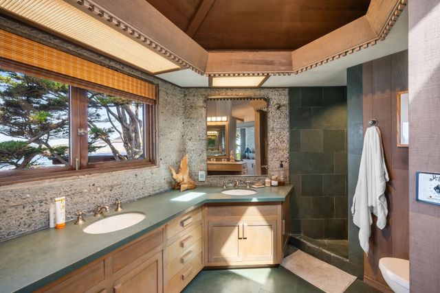 2431 Sherwood Drive, Cambria, CA 93428