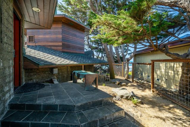 2431 Sherwood Drive, Cambria, CA 93428