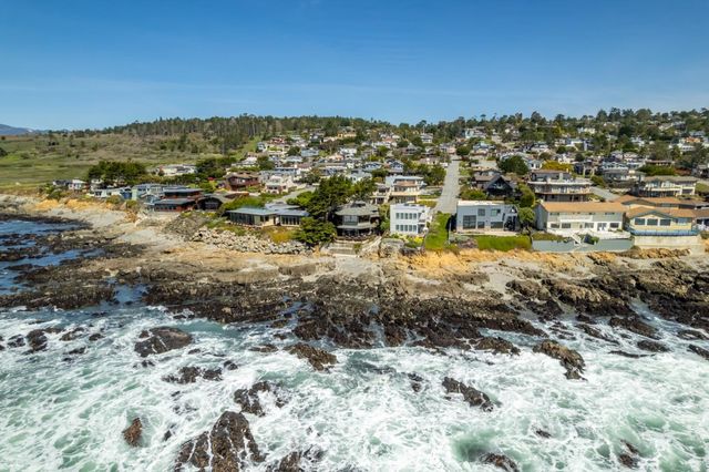 2431 Sherwood Drive, Cambria, CA 93428
