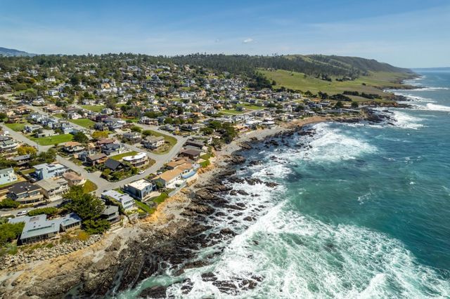 2431 Sherwood Drive, Cambria, CA 93428