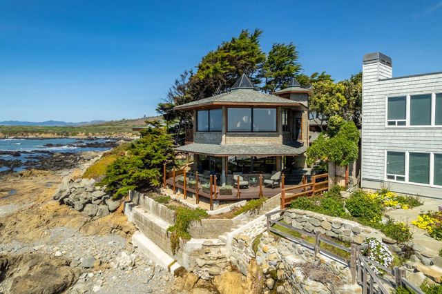 2431 Sherwood Drive, Cambria, CA 93428