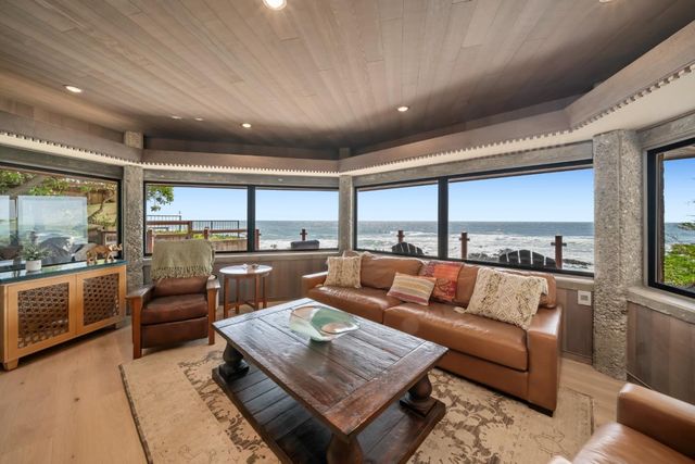 2431 Sherwood Drive, Cambria, CA 93428