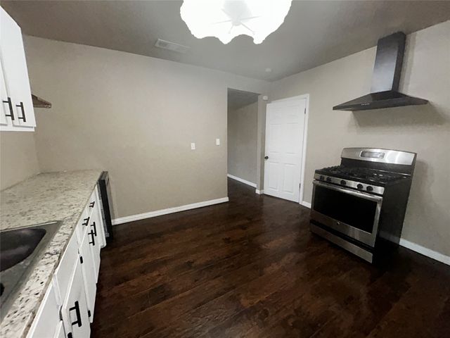 1031 Wade Hampton Street, Benbrook, TX 76126