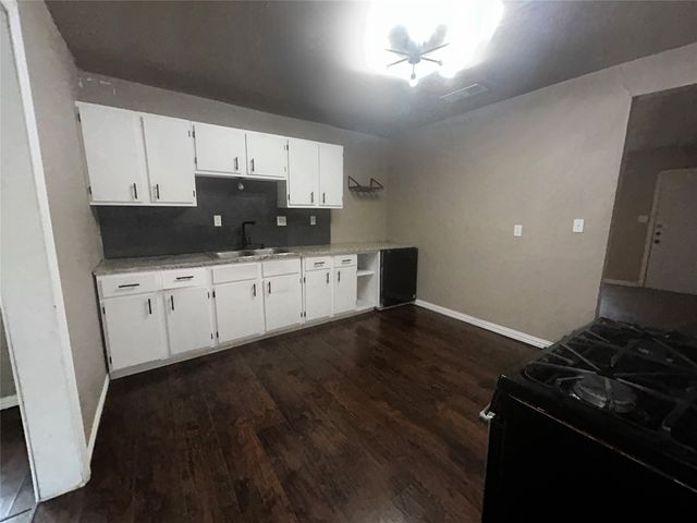 1031 Wade Hampton Street, Benbrook, TX 76126
