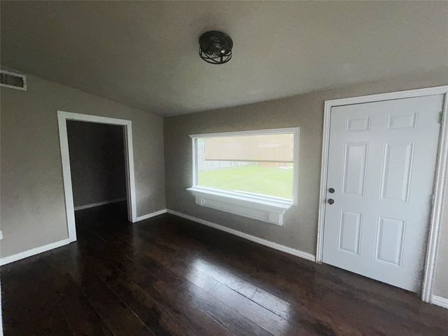 1031 Wade Hampton Street, Benbrook, TX 76126