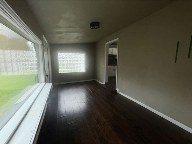 1031 Wade Hampton Street, Benbrook, TX 76126