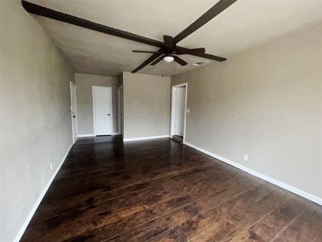1031 Wade Hampton Street, Benbrook, TX 76126
