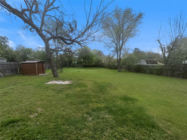 1031 Wade Hampton Street, Benbrook, TX 76126