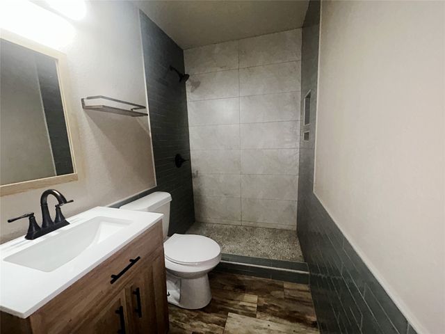 1031 Wade Hampton Street, Benbrook, TX 76126