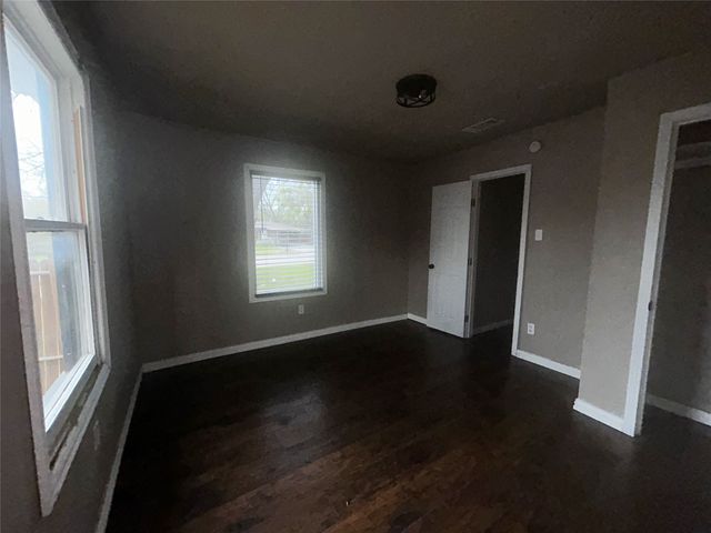 1031 Wade Hampton Street, Benbrook, TX 76126