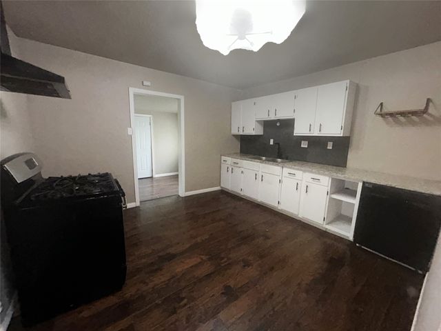1031 Wade Hampton Street, Benbrook, TX 76126