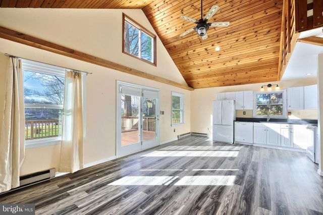 554 LAKE MEADE DR, East Berlin, PA 17316