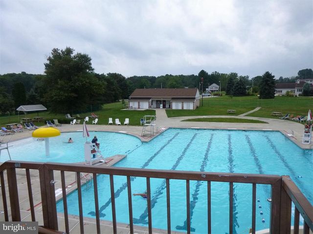 554 LAKE MEADE DR, East Berlin, PA 17316