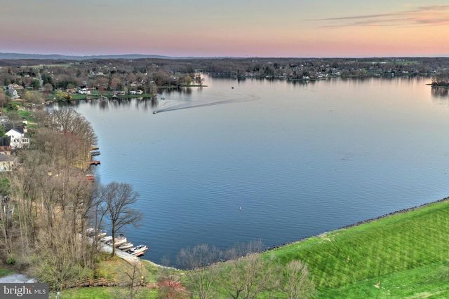 554 LAKE MEADE DR, East Berlin, PA 17316