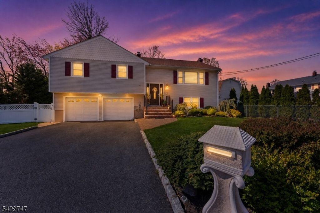 68 DORIS WAY, Clark Twp., NJ 07066