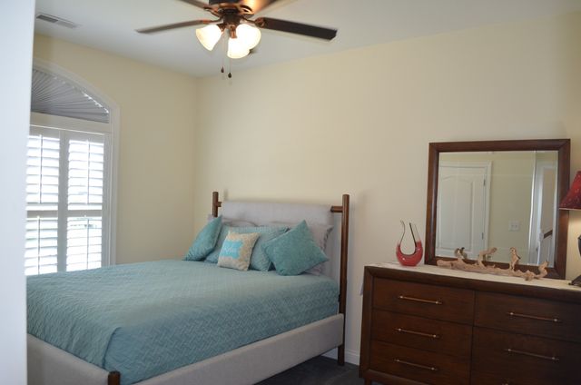 105 Annalise Dr, Clarksville, TN 37043
