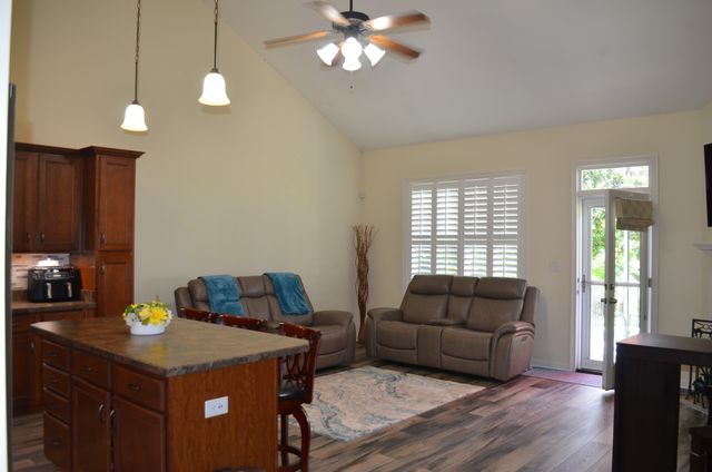 105 Annalise Dr, Clarksville, TN 37043