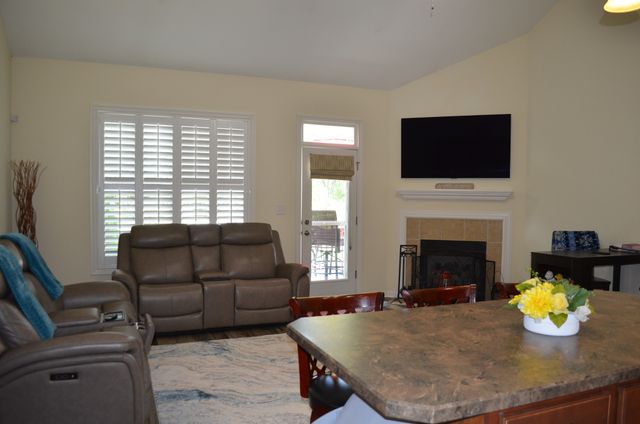 105 Annalise Dr, Clarksville, TN 37043