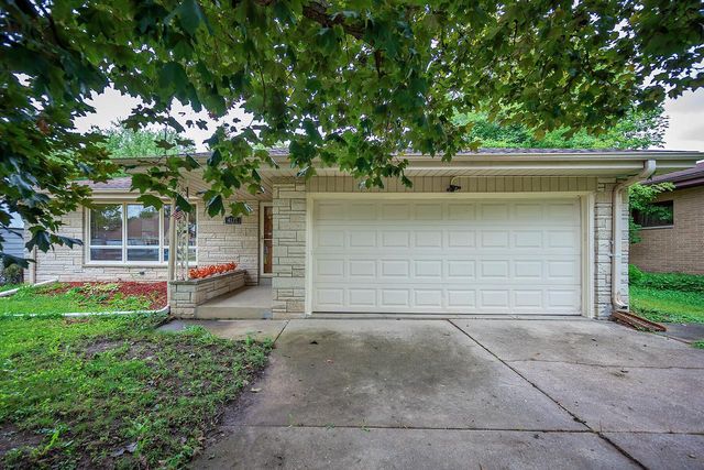 4212 N 95th STREET, Wauwatosa, WI 53222