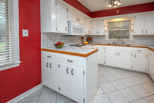 4212 N 95th STREET, Wauwatosa, WI 53222