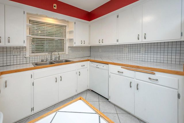 4212 N 95th STREET, Wauwatosa, WI 53222