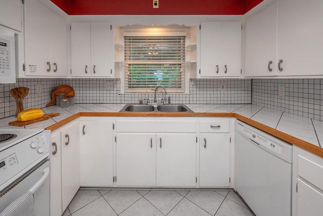 4212 N 95th STREET, Wauwatosa, WI 53222