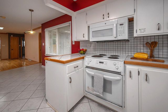 4212 N 95th STREET, Wauwatosa, WI 53222