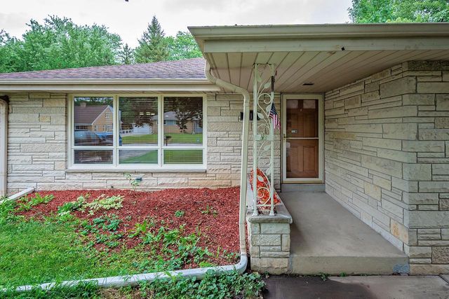 4212 N 95th STREET, Wauwatosa, WI 53222