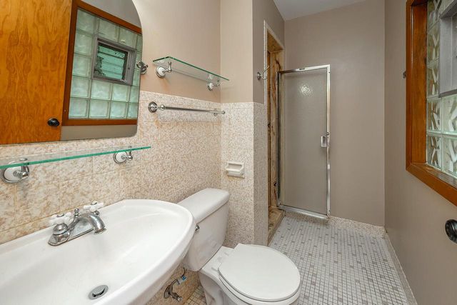 4212 N 95th STREET, Wauwatosa, WI 53222