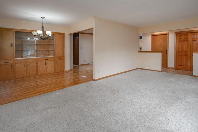 4212 N 95th STREET, Wauwatosa, WI 53222