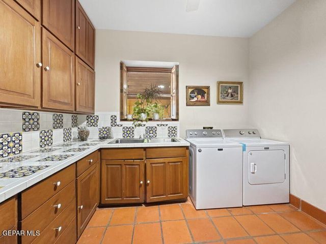3 PASEO DE PAZ Lane, El Paso, TX 79932