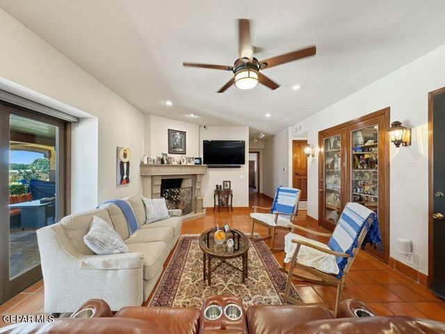3 PASEO DE PAZ Lane, El Paso, TX 79932