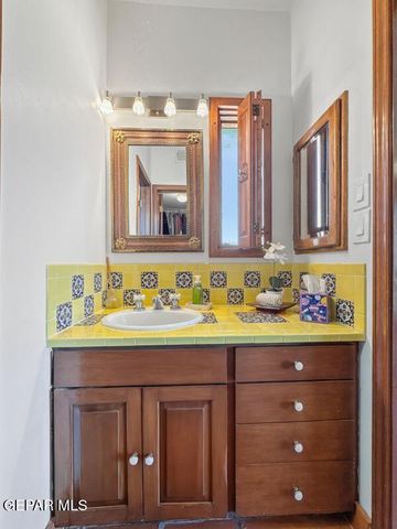 3 PASEO DE PAZ Lane, El Paso, TX 79932