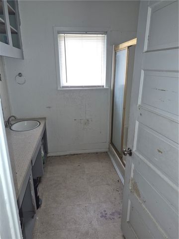 202 N Gregory St, Gregory, TX 78359