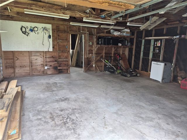 202 N Gregory St, Gregory, TX 78359