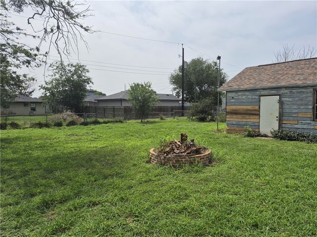202 N Gregory St, Gregory, TX 78359