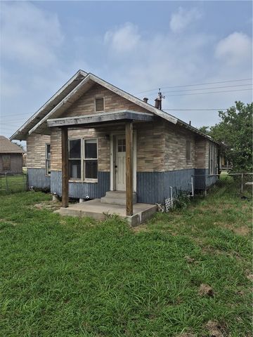 202 N Gregory St, Gregory, TX 78359