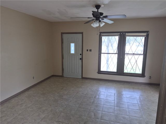 202 N Gregory St, Gregory, TX 78359