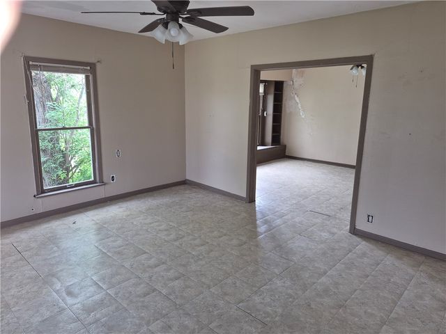 202 N Gregory St, Gregory, TX 78359