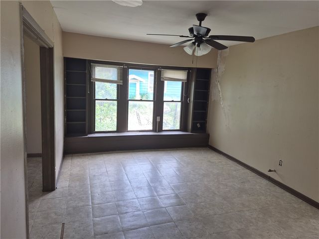 202 N Gregory St, Gregory, TX 78359