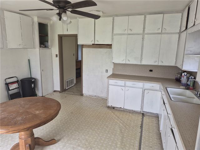 202 N Gregory St, Gregory, TX 78359
