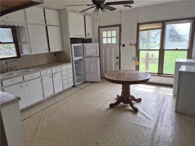 202 N Gregory St, Gregory, TX 78359