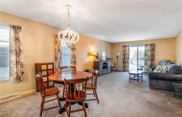 34 Glenfield Drive, West Seneca, NY 14224