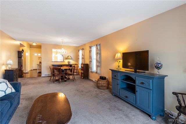 34 Glenfield Drive, West Seneca, NY 14224