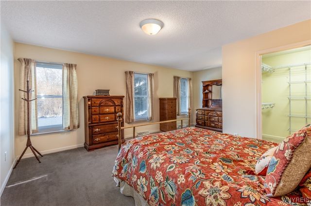 34 Glenfield Drive, West Seneca, NY 14224