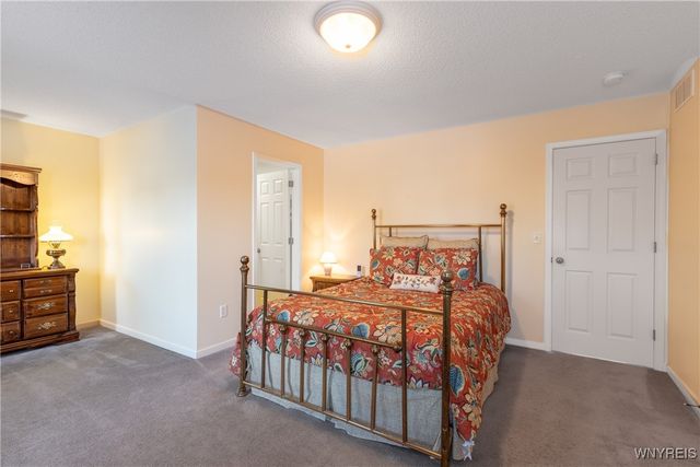 34 Glenfield Drive, West Seneca, NY 14224